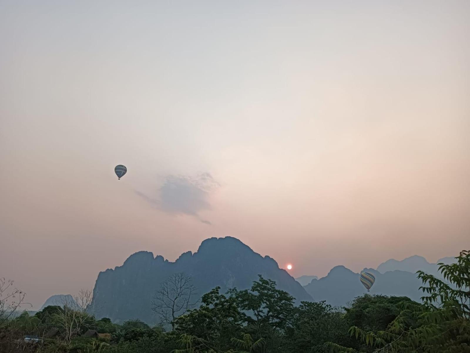 Bountang Mountain View Riverside Hotel 万荣 外观 照片